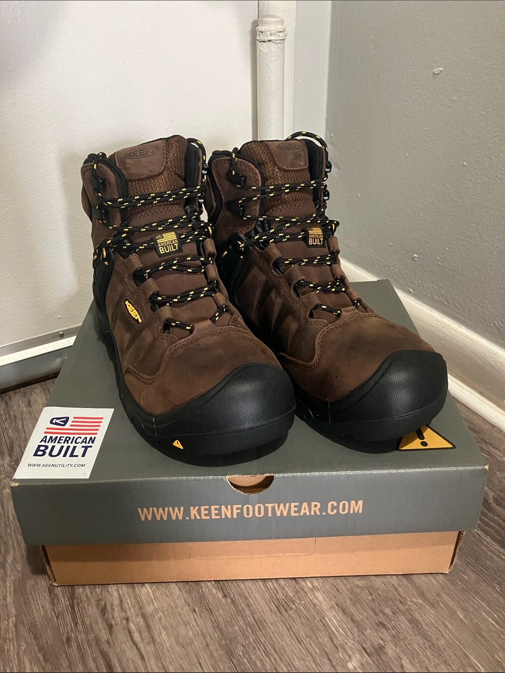 BNWT Keen Women’s Dover 6” Brown and Black Lace-Up Utility Boots size 10